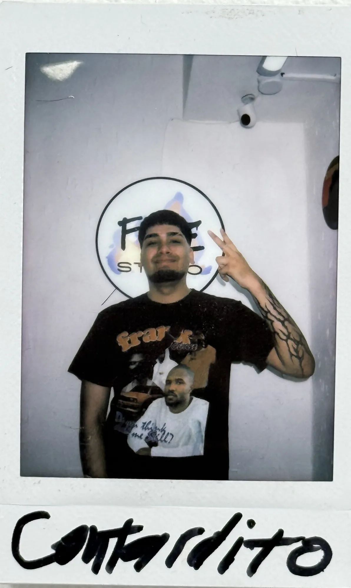 Polaroid de Contardito en Fade Studio, firmada a mano